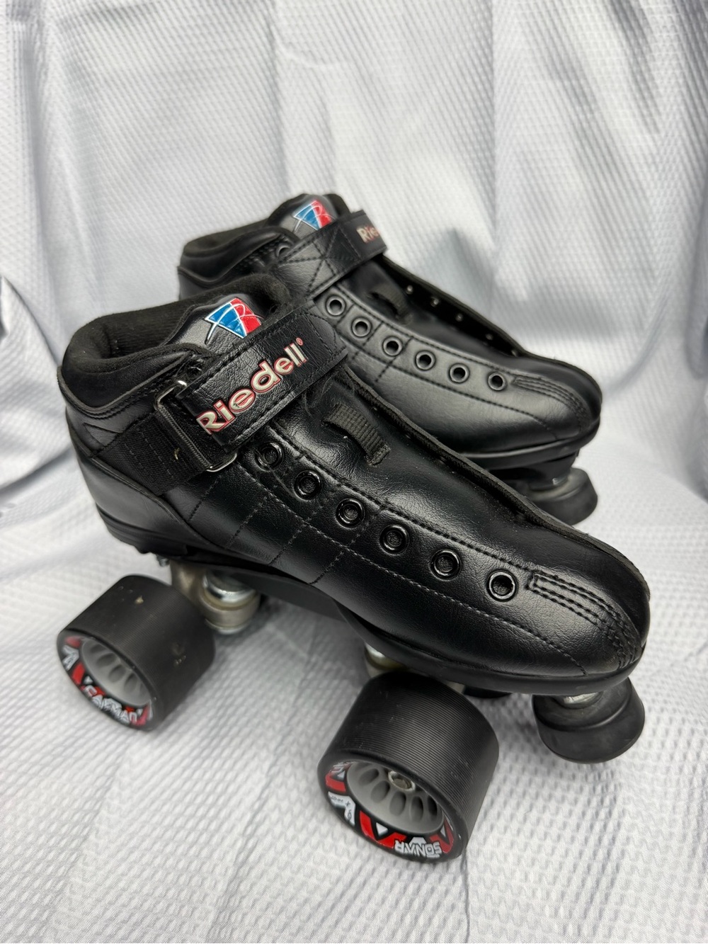 Riedell R3 Roller Skates Size 5 Black Cayman Wheels